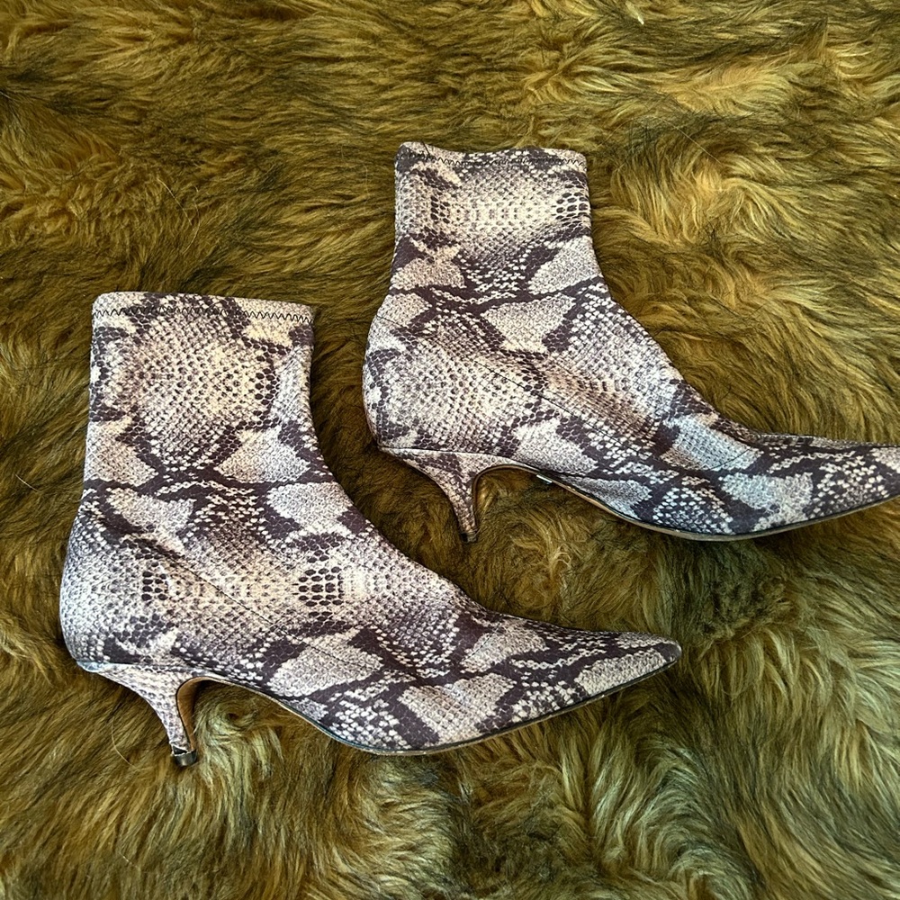 Booties snake Shultz
